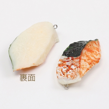 食品サンプル 食品サンプルキーホルダーチャーム ミニチュアフード 焼き鮭チャーム プラスチック製 カン付き 4×7.5cm（1ヶ）