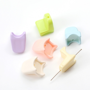 アクリルビーズ 椅子 チェアモチーフ ブレスレット ストラップ キーホルダー制作ビーズ 縦穴 カラーアソート 20×24mm（4ヶ）