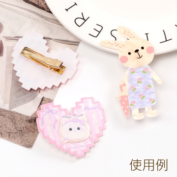 貼り付けパーツ 猫柄 アクリルハート型プレートパーツ ヘアクリップ ヘアピン デコパーツ 約43×49mm (2ヶ)