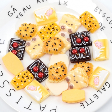 樹脂貼付けパーツ 菓子パン 総菜パン 食品サンプル カラフル レジン ※種類ランダム（4ヶ）