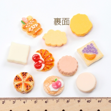 樹脂貼付けパーツ 菓子パン フルーツ スイーツ 食品サンプル カラフル レジン ※種類ランダム（4ヶ）