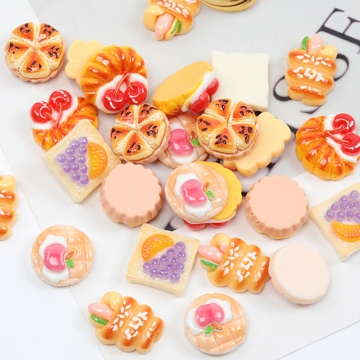 樹脂貼付けパーツ 菓子パン フルーツ スイーツ 食品サンプル カラフル レジン ※種類ランダム（4ヶ）