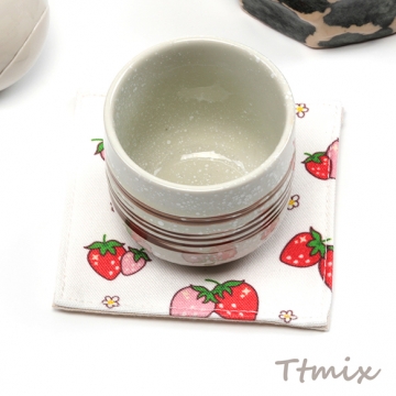 コースター 綿 イチゴ 苺 いちご模様 スクエア 四角 シンプル 断熱パッド 約11×11cm（1ヶ）