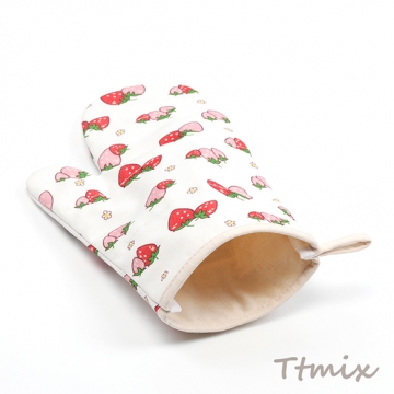ミトン 綿 イチゴ 苺 いちご模様 厚手 電子レンジ オーブン 鍋つかみ キッチン用品 約17×26cm（1ヶ）