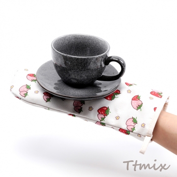 ミトン 綿 イチゴ 苺 いちご模様 厚手 電子レンジ オーブン 鍋つかみ キッチン用品 約17×26cm（1ヶ）