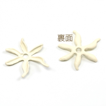 メタルパーツ 合金製 マットホワイト フラワー 花座 ビーズキャップ 穴あき フラワーチャーム 全2種（4ヶ）