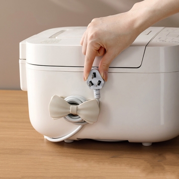 ケーブルホルダー 電源コンセント収納 コードホルダー リボン ケーブルクリップ キッチン (1ヶ)