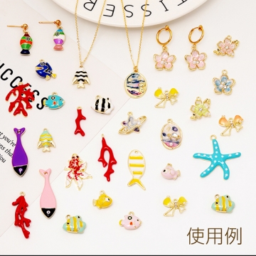 エポチャーム きんぎょ 金魚 夏 優雅 涼しげ 風流 金魚チャーム メタルチャーム 約18×26mm（2ヶ）