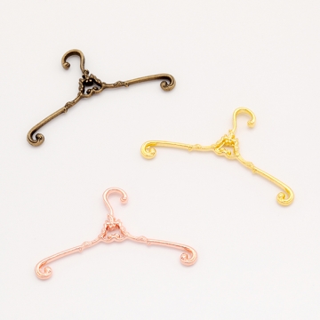 ミニチュアハンガー アンティーク風 レトロ 人形用 洋服ハンガー モールドール 約4cm（4ヶ）