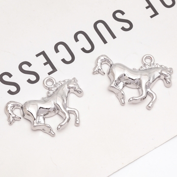 馬チャーム ウマ 競走馬 動物 アニマル 半面 メタルチャーム 約22×30mm（4ヶ）