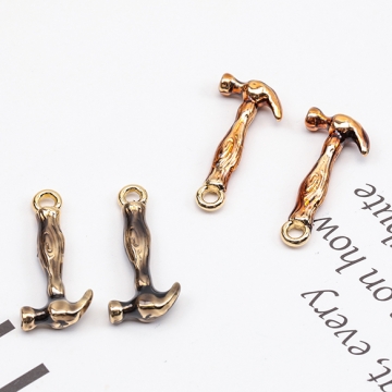 エポチャーム ハンマーモチーフ トンカチ ハンマー 金槌  かなづちチャーム 工具チャーム 1カン 約8×17mm (2ヶ)