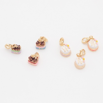 チャーム付きキーホルダー 可愛い ケーキモチーフ スイーツチャーム エポチャーム付き カニカンキーホルダー 全6種（1ヶ）