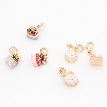 チャーム付きキーホルダー 可愛い ケーキモチーフ スイーツチャーム エポチャーム付き カニカンキーホルダー 全6種（1ヶ）