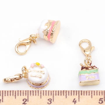 チャーム付きキーホルダー 可愛い ケーキモチーフ スイーツチャーム エポチャーム付き カニカンキーホルダー 全6種（1ヶ）