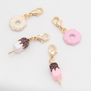 チャーム付きキーホルダー 可愛い ドーナツ/アイスモチーフ スイーツチャーム エポチャーム付き カニカンキーホルダー 全4種（1ヶ）