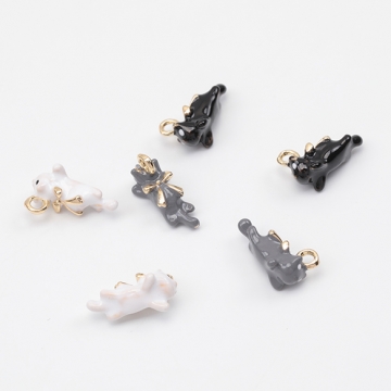 エポチャーム リボン付き ジャンプするネコ 仔猫 動物 アニマル メタルチャーム 約4×13mm（4ヶ）