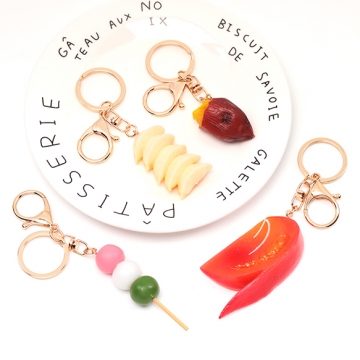 食品サンプルキーホルダー 焼き芋 トマト 餃子 三色団子 食べ物 ミニチュア 全4種（1ヶ）