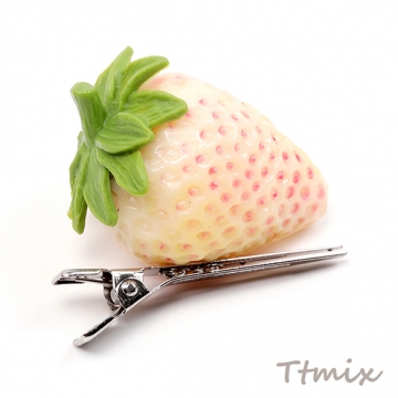 ヘアクリップ 食品サンプルヘアクリップ ホワイトイチゴ ミニチュアフード前髪クリップ  約3×4.5cm