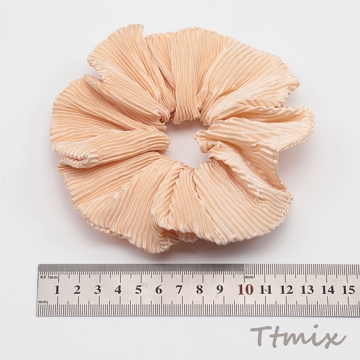シュシュ プリーツ ベージュ ヘアゴム 髪留め 髪飾り ヘアアクセサリー ※訳ありサービス品 返品不可（1ヶ）