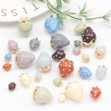 いちごチャーム 2026年トレンドカラー パール付き ストロベリー イチゴ 苺 アクリルチャーム 樹脂チャーム 約12×16mm（2ヶ）