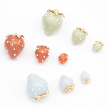 いちごチャーム 2026年トレンドカラー パール付き ストロベリー イチゴ 苺 アクリルチャーム 樹脂チャーム 約12×16mm（2ヶ）