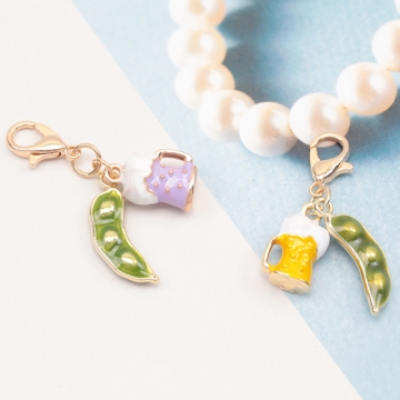 カニカン付きチャーム 枝豆とビール ミニチュアフードチャーム スマホチャーム マスクチャーム ストラップ キーホルダー（1ヶ）