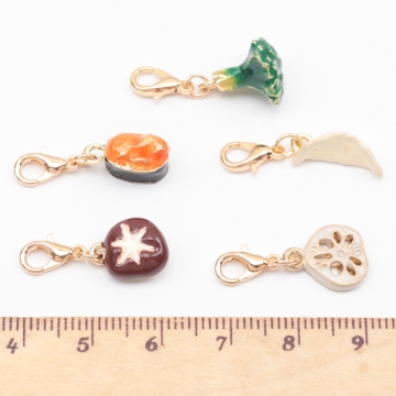 カニカン付きチャーム ミニチュアフード 野菜 餃子 肉まん 寿司 スマホ マスクチャーム ストラップ キーホルダー（1ヶ）