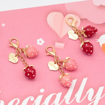 いちごキーホルダー ハートチャーム付き 苺ストラップ イチゴバッグチャーム 鍵とパスケースに付けても可愛い（1個）