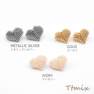 デザインピアス ハート 編みビーズ メタルビーズ スタッドピアス キャッチ鉄製 約13×16mm（1ペア）