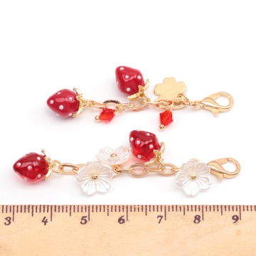 カニカン付き苺チャーム リアルいちご スマホチャーム マスクチャーム ストラップ キーホルダー（1ヶ）