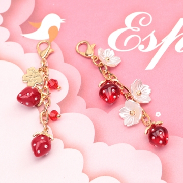 カニカン付き苺チャーム リアルいちご スマホチャーム マスクチャーム ストラップ キーホルダー（1ヶ）