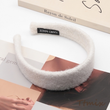 カチューシャ ホワイト もこもこ ウール 秋冬用 髪飾り ヘアアクセサリー 幅広 幅約4cm（1ヶ）