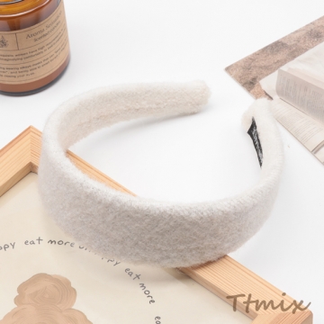 カチューシャ ホワイト もこもこ ウール 秋冬用 髪飾り ヘアアクセサリー 幅広 幅約4cm（1ヶ）