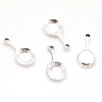 フライパンチャーム 平鍋 調理器具 ミニチュア メタルチャーム 約11×22mm（6ヶ）