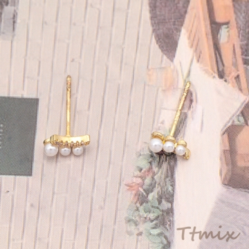 デザインピアス ABSパール 三連 ゴールドカラー 銅製 スタッドピアス 約4×6mm（2ヶ）