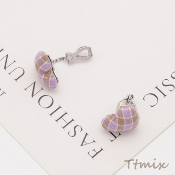 デザインイヤリング ハート チェック模様 クリップ式 蝶バネ式イヤリング 約14×17mm（1ペア）