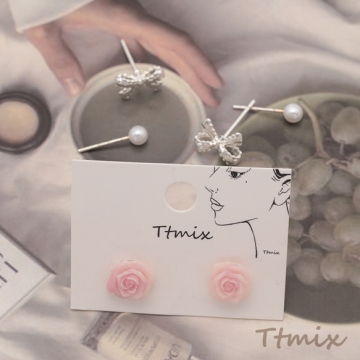 デザインピアス フラワー リボン パール エレガントなデザイン メタルピアス スタッドピアス 全3種（1セット）