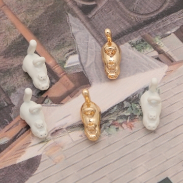 猫チャーム 親子ねこ ネコ ミニチュア 動物 アニマル 立体 カン付き メタルチャーム 約10×11mm（4ヶ）