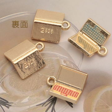 パソコンチャーム ノートパソコン PC 直線的 ビジネス ミニチュア エポチャーム メタルチャーム 約15×16mm（4ヶ）