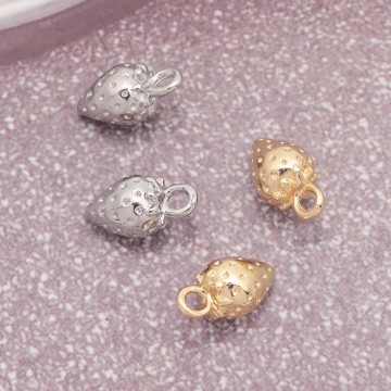 メタルいちごチャーム 立体 イチゴ 苺 ミニチュア メタルチャーム 約6×10mm（4ヶ）