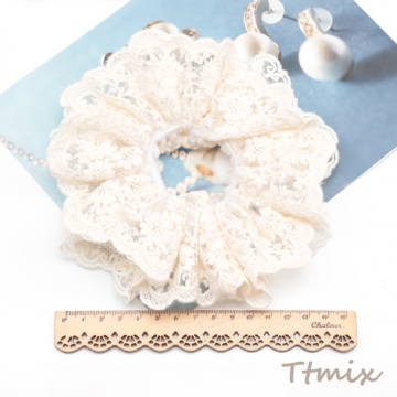 シュシュ オフホワイト 透け感 レース フラワーモチーフ 髪飾り 髪留め ヘアゴム ヘアアクセサリー（1ヶ）
