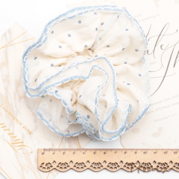シュシュ オフホワイト＆ブルー 水玉模様 ドット柄 レース 髪飾り 髪留め ヘアゴム ヘアアクセサリー（1ヶ）