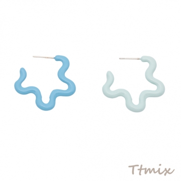 デザインピアス フラワー アシンメトリー 花モチーフ スタッドピアス 約28mm（1ペア）