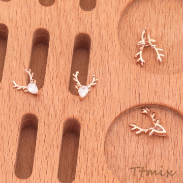 デザインピアス 鹿 ジルコニア アニマル スタッドピアス 3種（1セット）