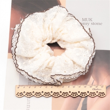 シュシュ オフホワイト＆ブラウン 透け感 レース フラワーモチーフ 髪飾り 髪留め ヘアゴム ヘアアクセサリー（1ヶ）