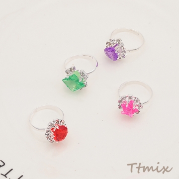 キッズ用リング ランダム ラインストーン 子ども用 おもちゃの指輪 オープンリング 外径約17mm内径約15mm（1ケース）