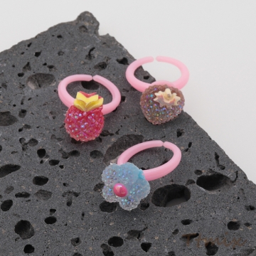 キッズ用リング ランダム キャンディ風 子ども用 おもちゃの指輪 オープンリング 外径約18mm内径約14mm（1ケース）
