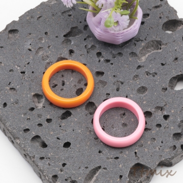 樹脂リング カラーランダム ラウンド シンプル 指輪 デザインリング 外径約23mm内径約17mm（4個）