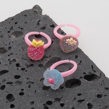 キッズ用リング ランダム キャンディ風 子ども用 おもちゃの指輪 オープンリング 外径約18mm内径約14mm（1ケース）