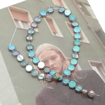 ガラスビーズ コイン型 レガラスビーズ コイン型 レッド/クリア オーロラメッキの縁 多面カット 研磨加工 フラットビーズ 約10mm（4ヶ）